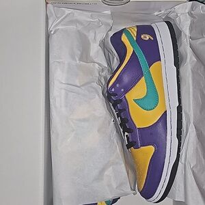 NWT WMNS Nike Dunk Low Lisa Leslie